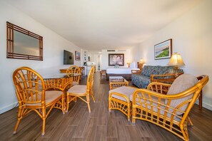 Living area - Kaanapali Maui Eldorado G104 Garden View Studio (Lahaina)