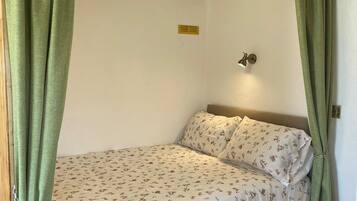1 bedroom, bed sheets
