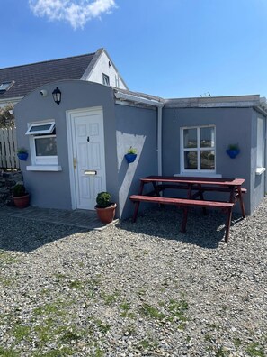 Outdoor dining - Calla By the Sea (Roundstone)