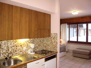 Kühlschrank, Kochgeschirr/Geschirr/Besteck