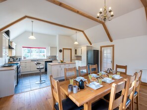Dining - Mountain View Lodge by Interhome (Loch Ness)