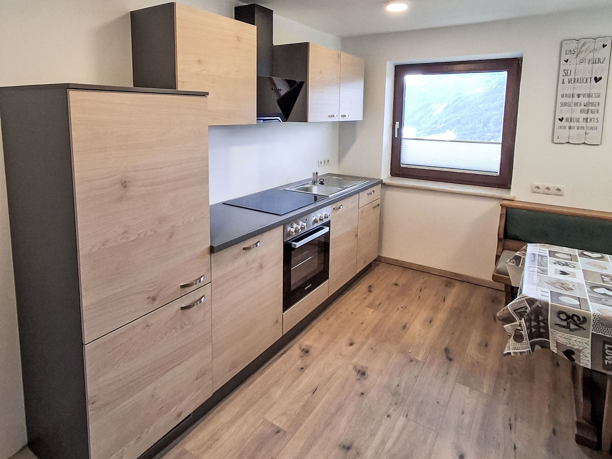 Fridge, cookware/dishes/utensils