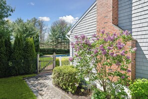 المنطقة المحيطة بالمنشأة