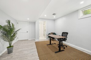 المنشأة من الداخل