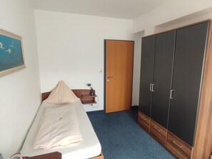 Schreibtisch, WLAN, Bettwäsche, Rollstuhlgeeignet