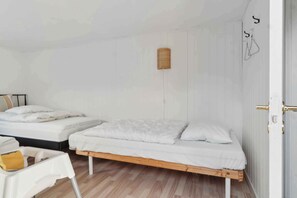 3 bedrooms, iron/ironing board, free WiFi