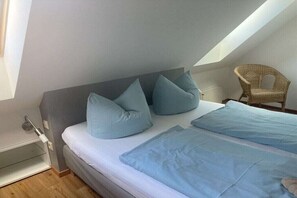 3 chambres, fer et planche à repasser, accès Internet, draps fournis