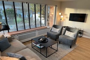 Fernseher, Kamin, DVD-Player, Stereoanlage