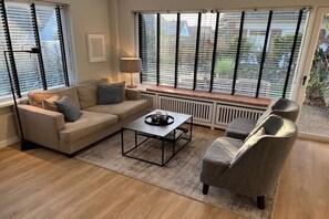 Fernseher, Kamin, DVD-Player, Stereoanlage