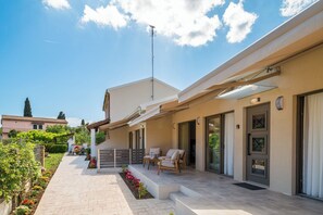 Terrace/patio - Phos Elegant Residences by Konnect, 400m to the beach - Two Bedroom Apartment (Corfu)