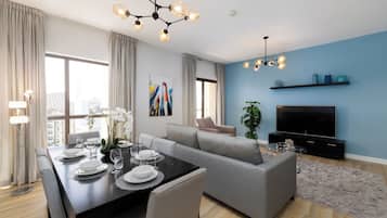 Classic Apartment, Balcony, City View | Ruang tamu
