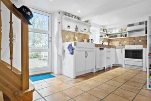 Refrigerador, horno, placa de cocina, lavavajillas