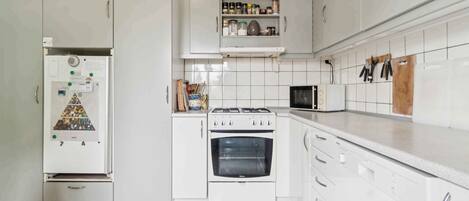 Réfrigérateur, four, plaque de cuisson, lave-vaisselle