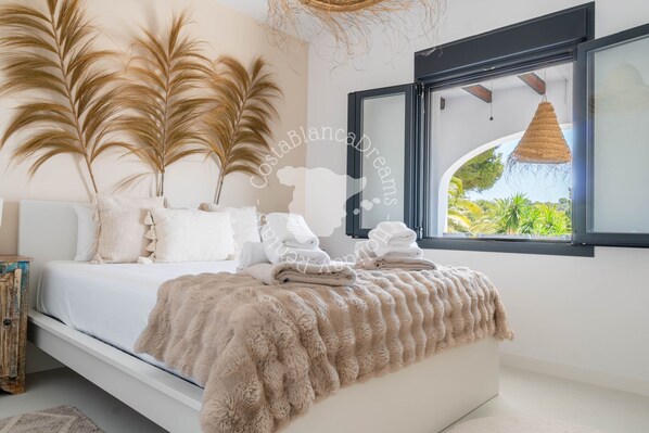 3 chambres, fer et planche à repasser, Wi-Fi gratuit, draps fournis