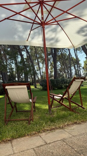 Deluxe Apartment, Patio | Living area | TV - Masseria Frassaniti (Veglie)