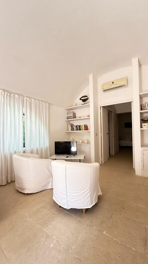 Classic Apartment, Patio | Living area