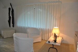 Classic Apartment, Patio | Living area | TV - Masseria Frassaniti (Veglie)