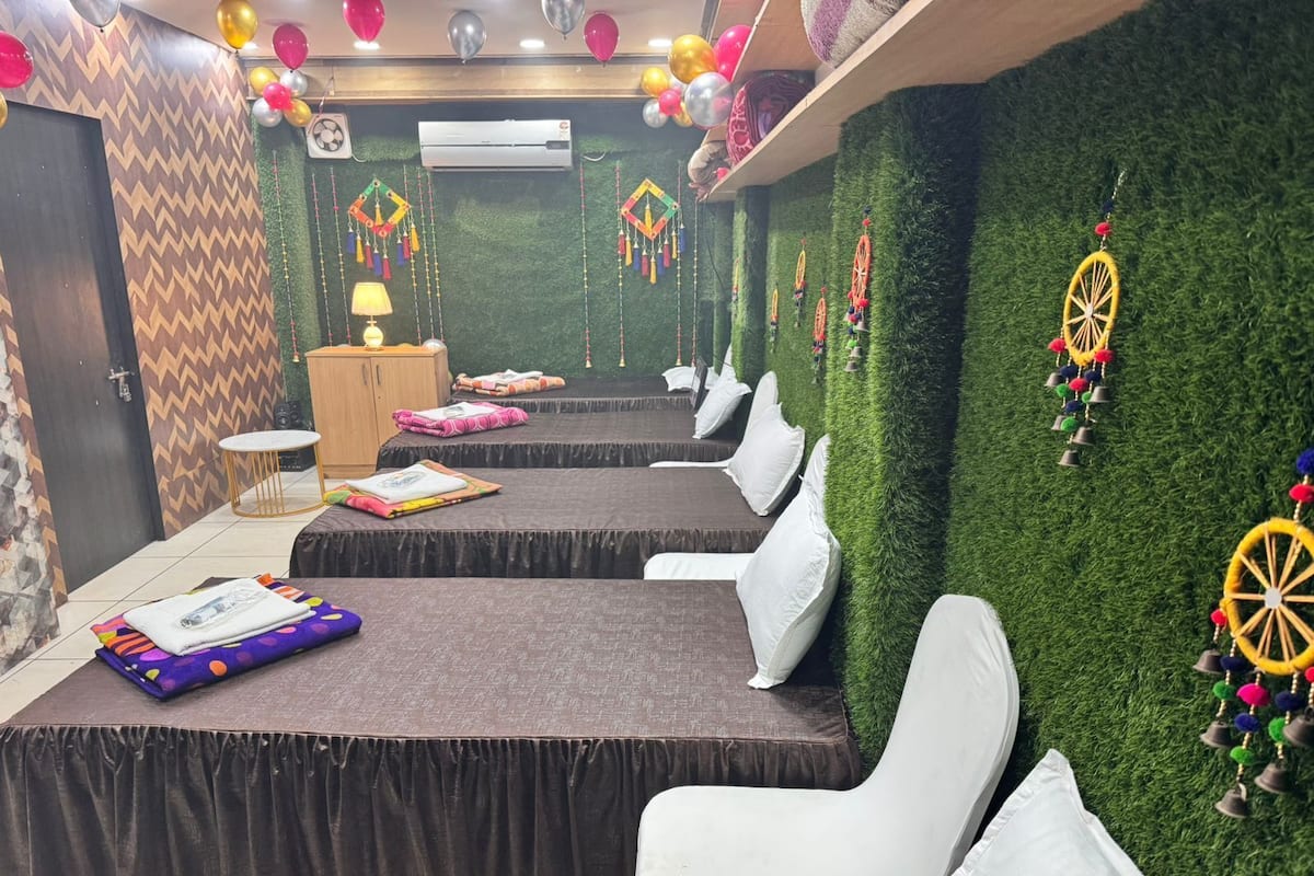 Male Dormitory | Desk, WiFi (free)