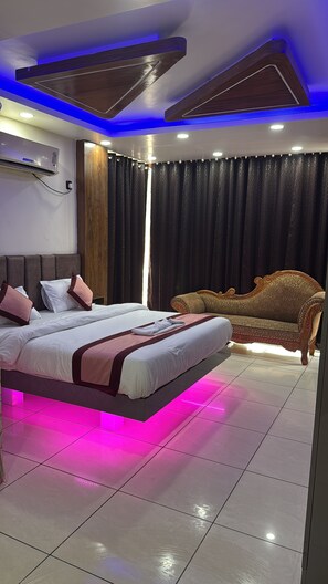 Desk, free WiFi - Hotel Bless Inn (Patna)