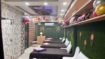 Male Dormitory | Desk, free WiFi