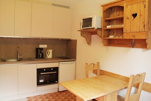Réfrigérateur, four, plaque de cuisson, lave-vaisselle