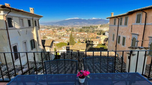 6 Guests apt With Terrace in Pedestrian Historic Centre of Spoleto