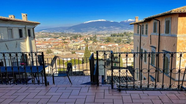 Property grounds - 6 Guests apt With Terrace in Pedestrian Historic Centre of Spoleto (Spoleto)