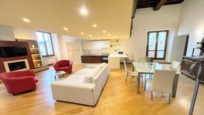 Appartement, 2 chambres, fumeurs, balcon | Coin séjour