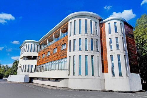 Belvilla Crewe City Centre Hotel | Family room 4