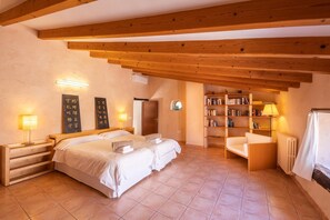 5 chambres, fer et planche à repasser, accès Internet