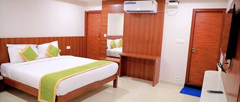 Studio, byutsikt | Skrivebord for bærbar PC