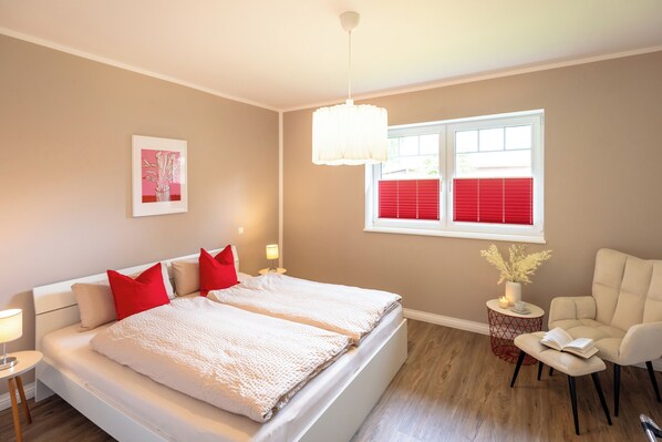 4 Schlafzimmer, Schreibtisch, Reisekinderbett, kostenloses WLAN