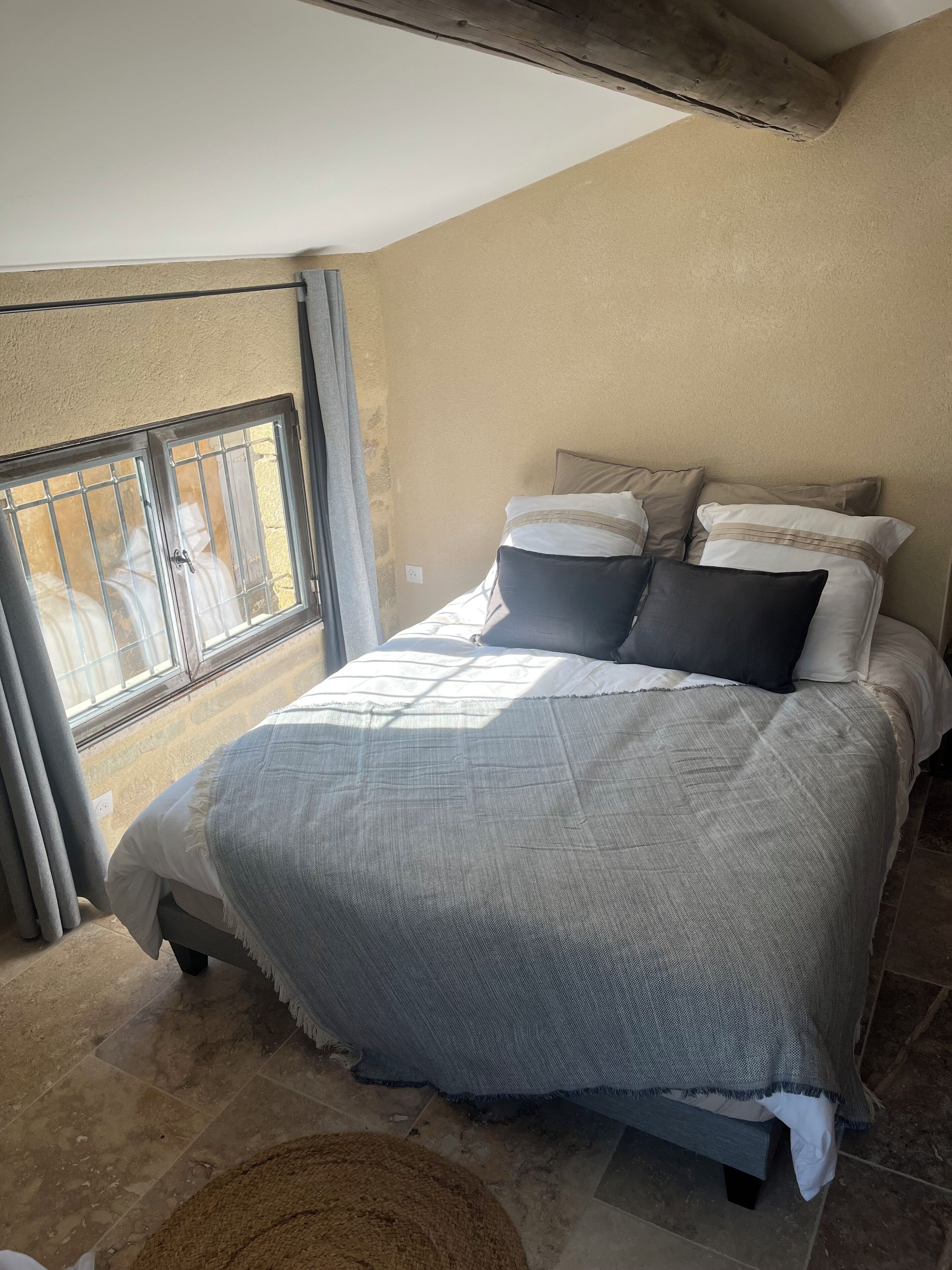 3 chambres, fer et planche à repasser, Wi-Fi, draps fournis