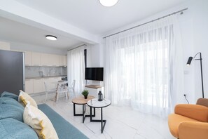 Apartment, 2 Bedrooms | Living area