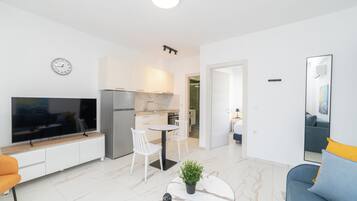 Eenvoudig appartement, 1 slaapkamer | Geluiddichte muren, een strijkplank/strijkijzer, gratis wifi