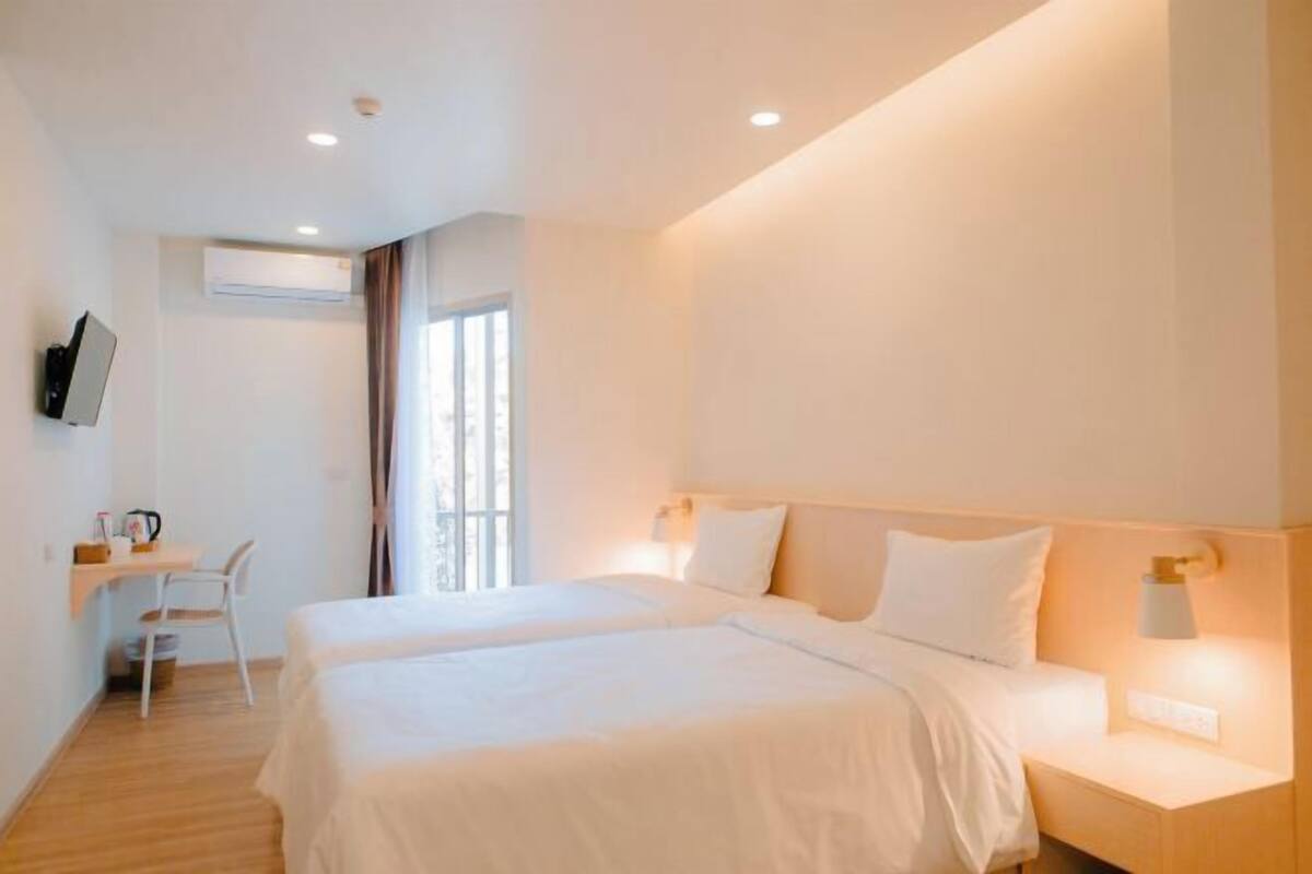 Desk, blackout curtains, free WiFi, bed sheets