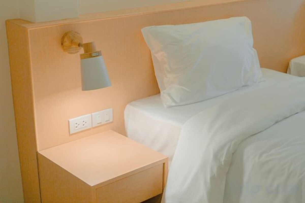 Desk, blackout drapes, WiFi (free), bed sheets