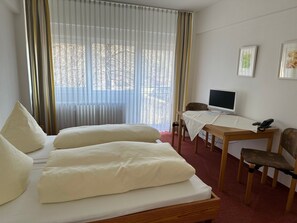 1 Schlafzimmer, Schreibtisch, Reisekinderbett, WLAN