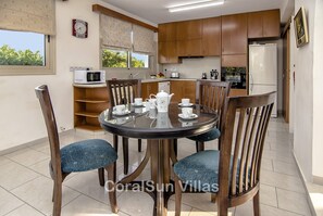 Fridge, oven, stovetop, coffee/tea maker