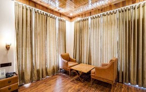 Chambre Deluxe, balcon, vue montagne | Bureau, Wi-Fi gratuit