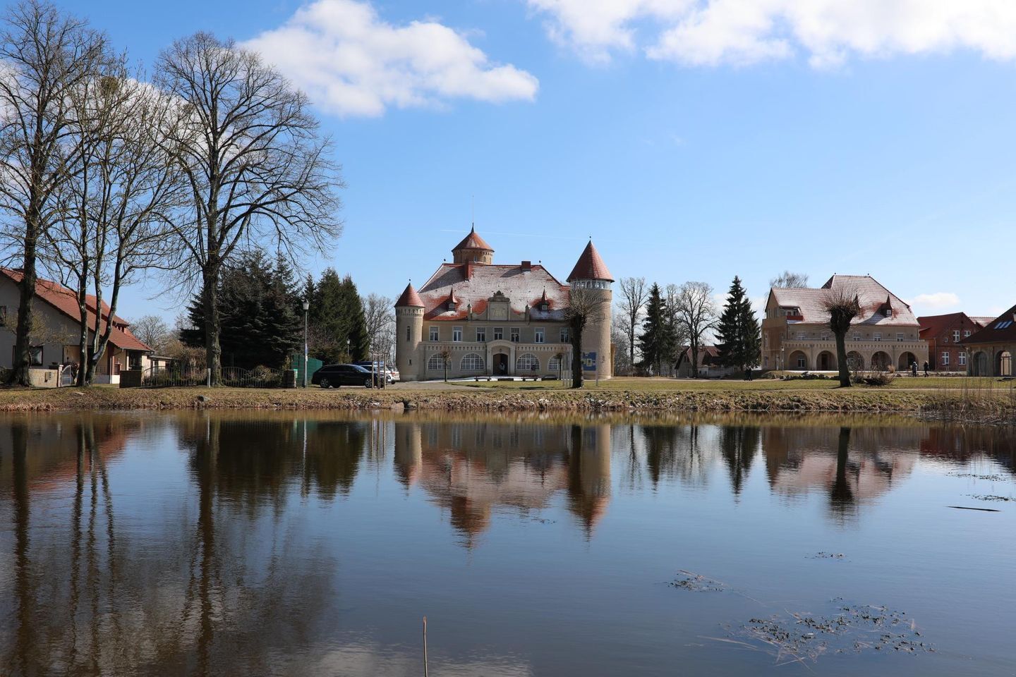 A historic building with a central tower and a moat.