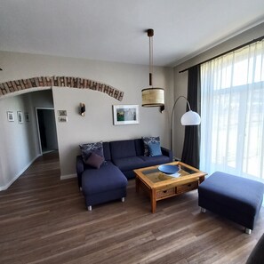 TV, DVD player, stereo - Silbersee RE-02 - Holiday apartment Die Remise Silbersee RE-02 in a quiet village location (Stolpe auf Usedom)