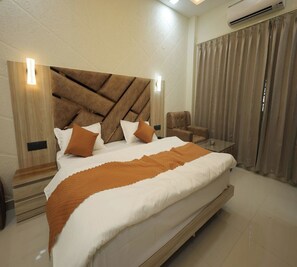 Deluxe Room, Mountain View | Laptop workspace, free WiFi, bed sheets - Aayu Residency (Vikasnagar)