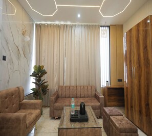 Superior-Zimmer, Bergblick | Laptopgeeigneter Arbeitsplatz, kostenloses WLAN, Bettwäsche