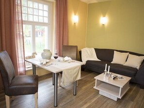 Fernseher, DVD-Player, Stereoanlage