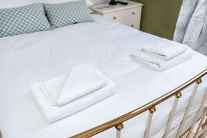 1 habitación, tabla de planchar con plancha, wifi gratis y ropa de cama 