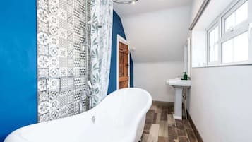 Douche, sĂšche-cheveux, shampoing