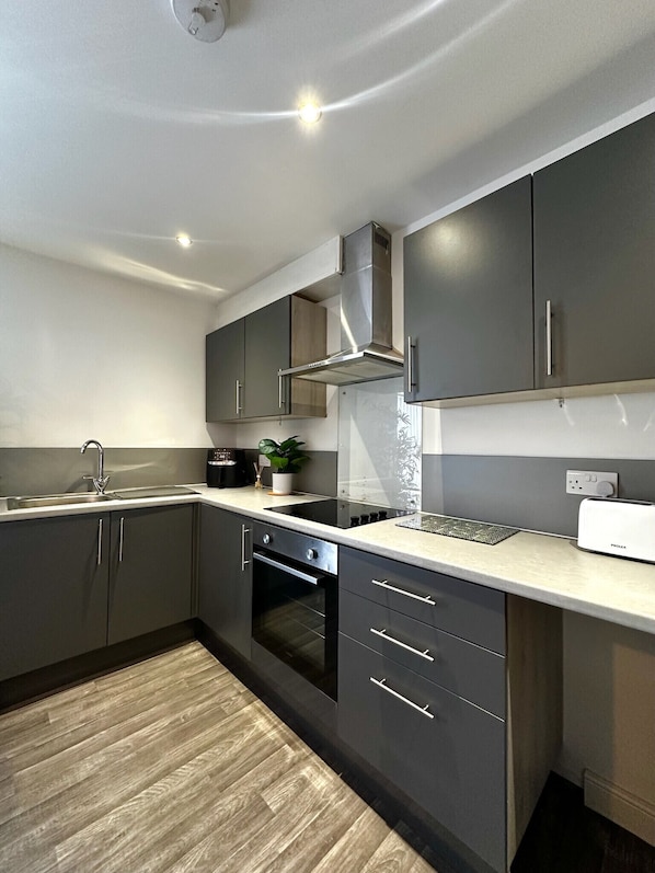 Kühlschrank, Ofen, Wasserkocher, Toaster