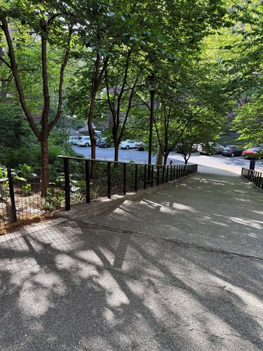 Healthcare workers dream Lower east side Manhattan 1-bd available shared apt