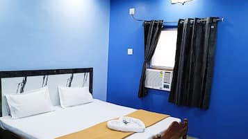 Soundproofing, free WiFi, bed sheets